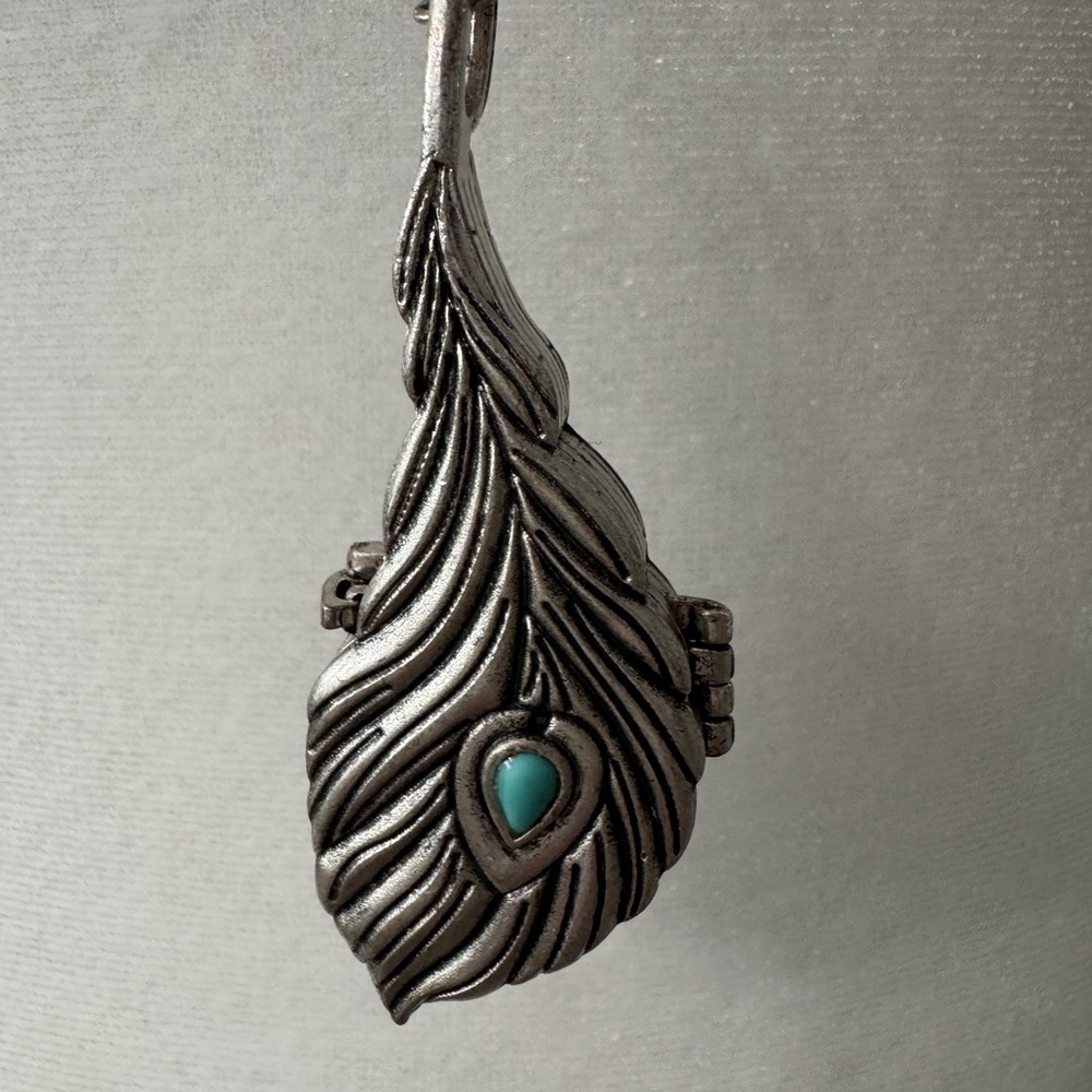Lucky Brand feather pendant locket chain necklace NWT